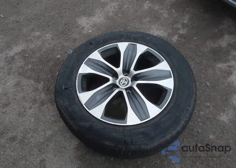 2023 Toyota Highlander Xle z USA, uszkodzony, nr VIN 5TDKDRAH0PS010878